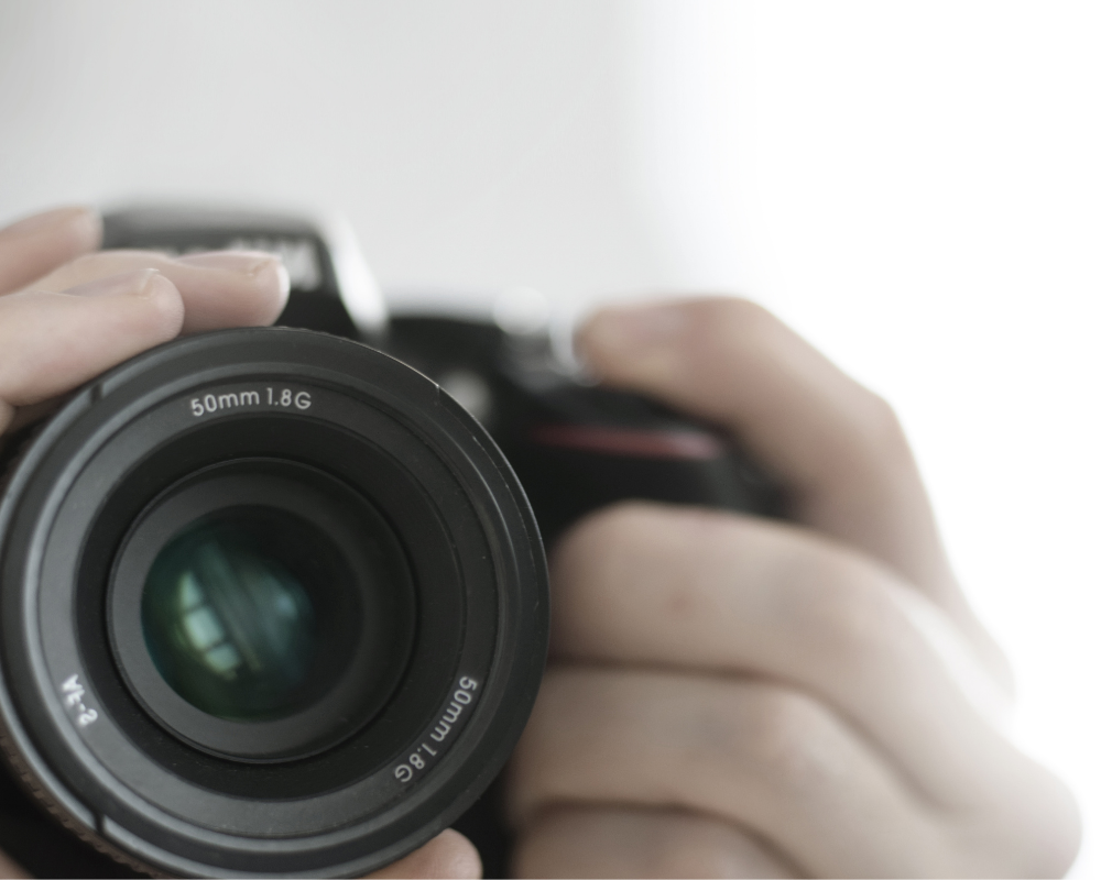 Close-up of an SLR camera lens, symbolizing clarity, focus, and professional visibility on LinkedIn